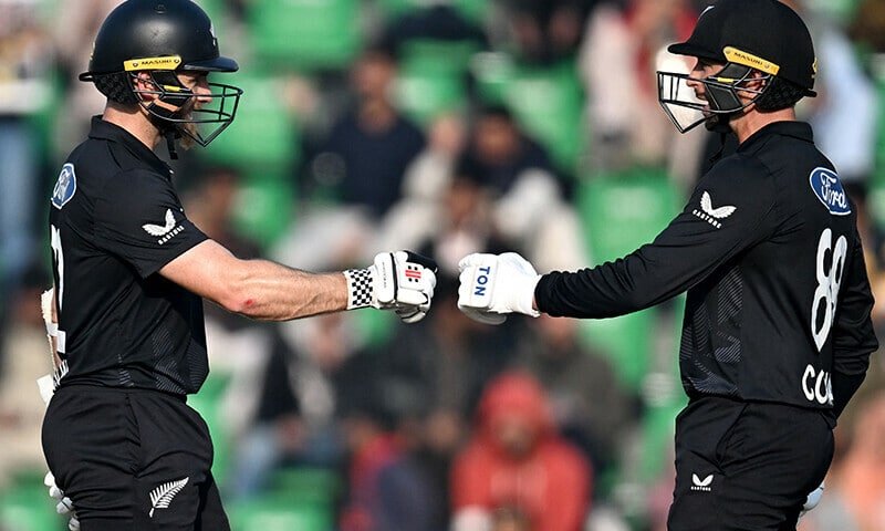 New Zealand defeats Pakistan decisively to win the tri-nations final in Karachi