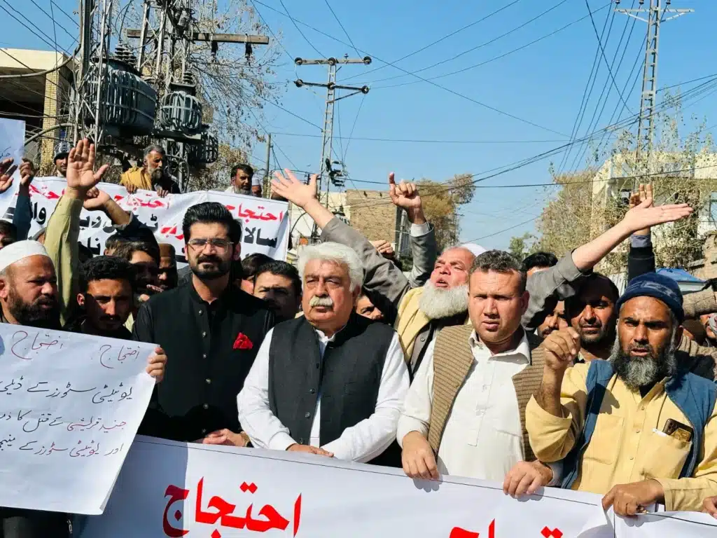 USC employees stage protest against closure of stores