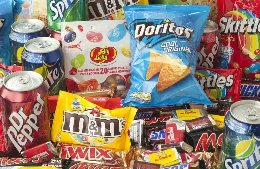 Peshawar admin imposes ban on sale of unhealthy foods near schools