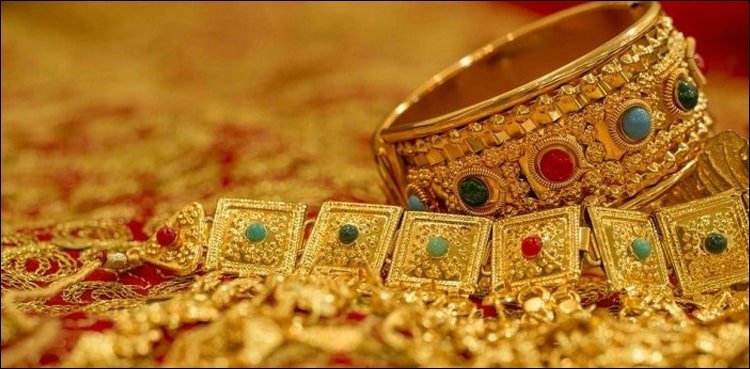 Gold Prices Drop by Rs. 800 per Tola in Pakistan