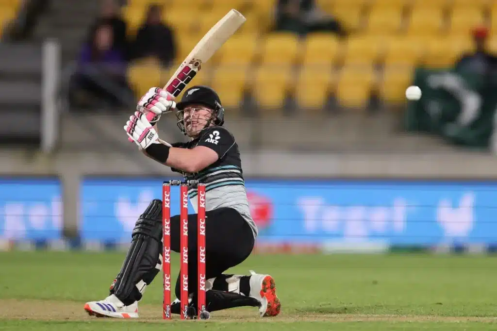 New Zealand beat Pakistan by 8 wickets in last T20