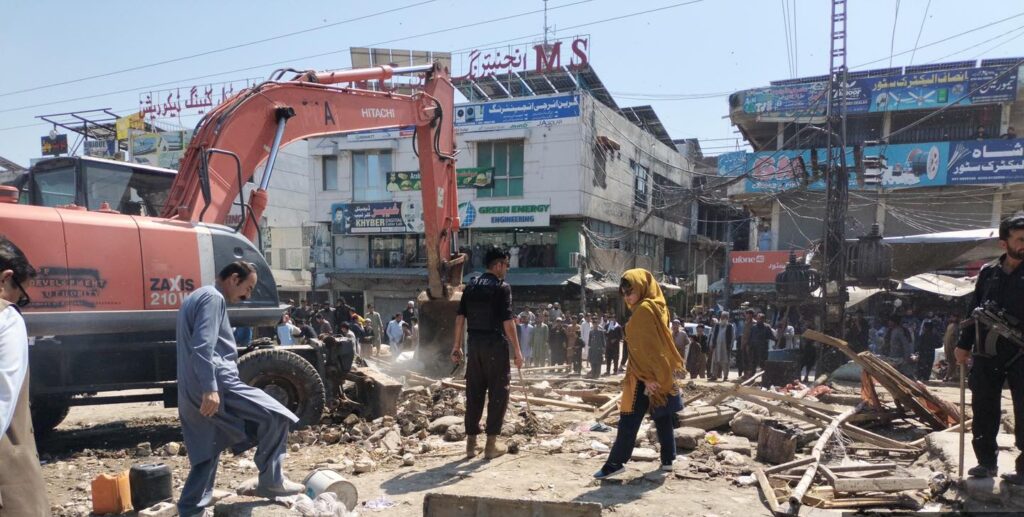 Peshawar adminstration demolish Illegal encroachments in Karkhano Market