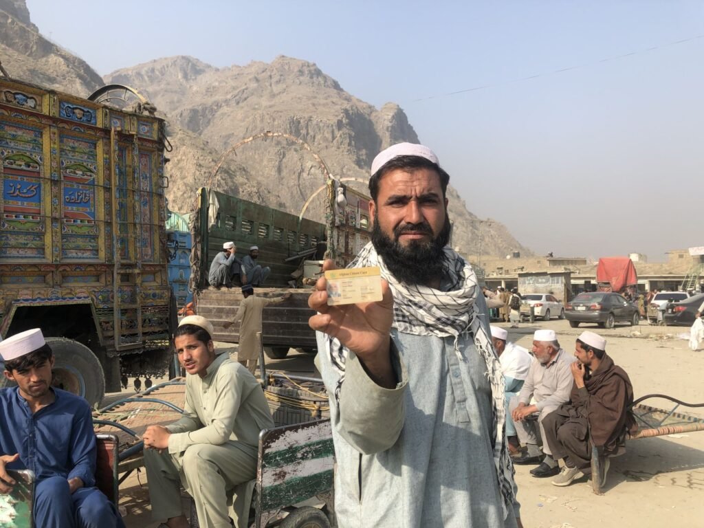 Pakistan Sets Deadline for Afghan Citizen Card Holders to Leave