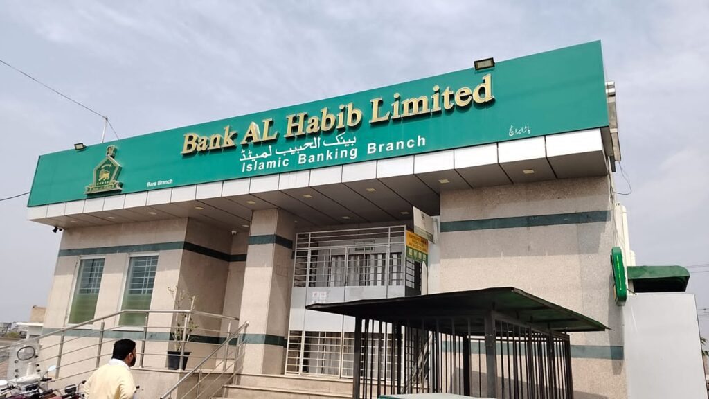 Armed robbers loot Rs 14.8 million in cash from bank in Khyber