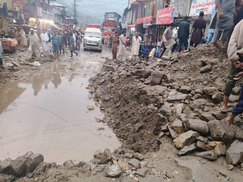 KKH reopened for traffic after hours long closure in Battagram