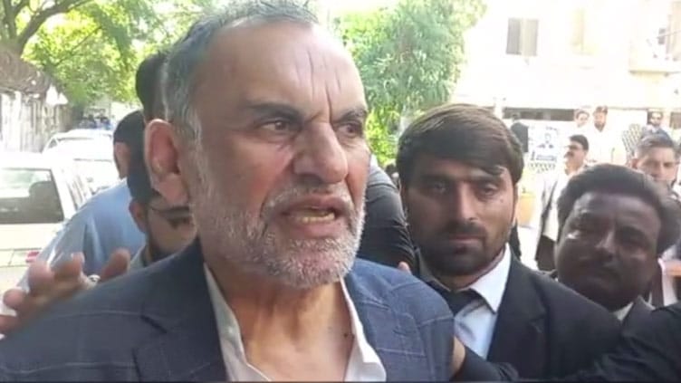 Imran Khan orders reversal of Junaid Akbar’s appointments: Azam Swati