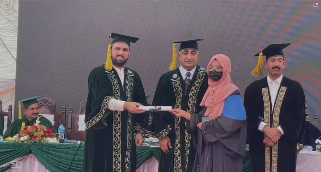 Mansehra College confers degrees on 432 students