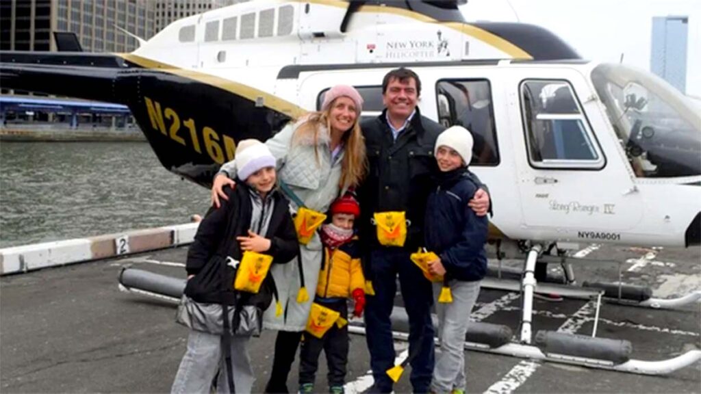 Six killed as tourist helicopter crashes into New York's Hudson River