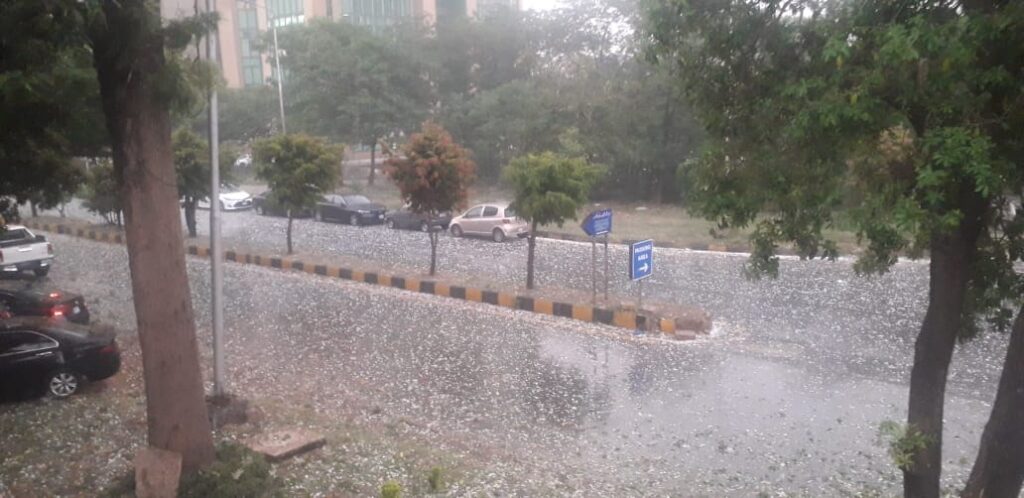 Heavy hailstorm, rain hit Islamabad