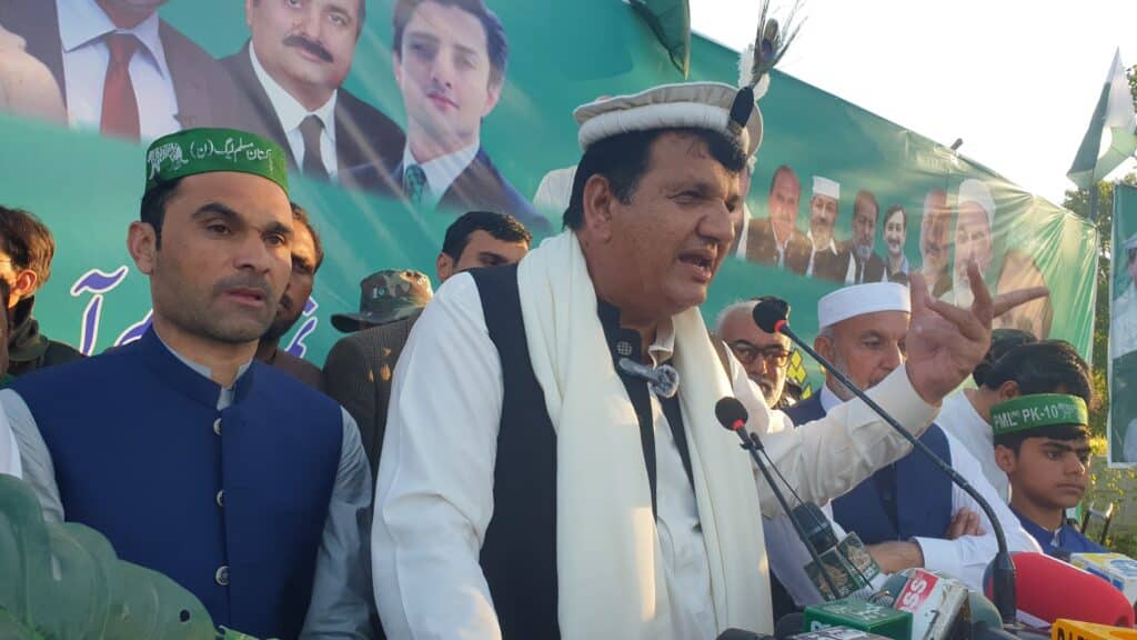 KP people always stand on frontlines in defence of Pakistan: Amir Muqam