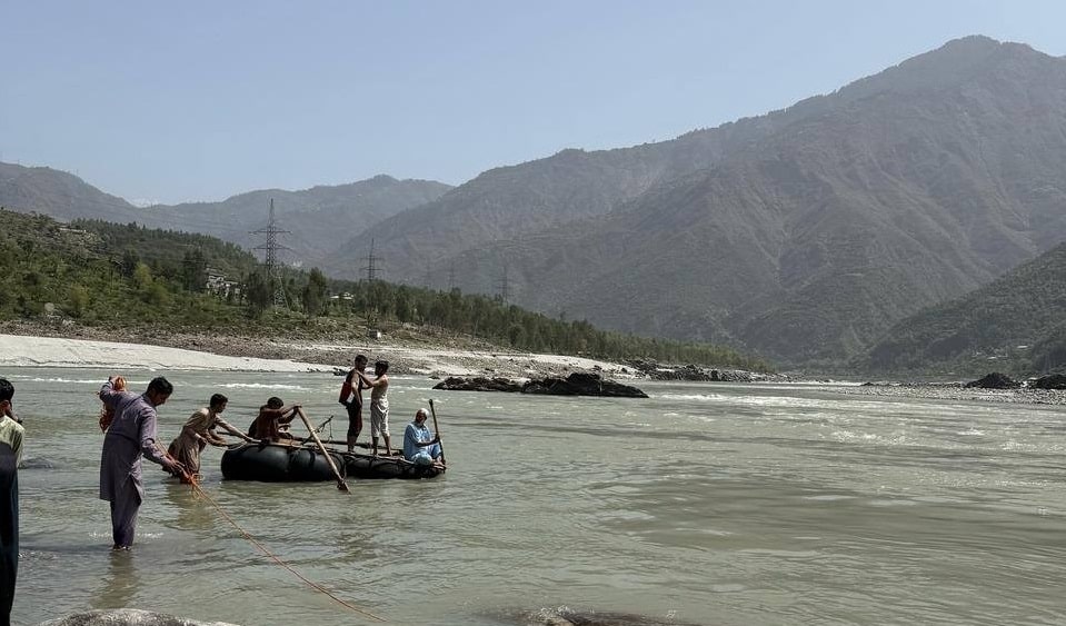 Young boy drowns in river Indus in Bisham