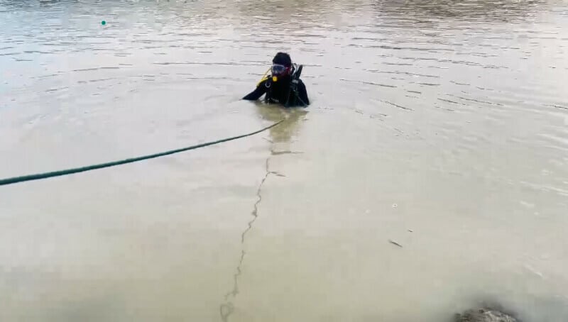 Seven of nine gold-panners rescued from Indus River in Kohat; Search ongoing for two missing