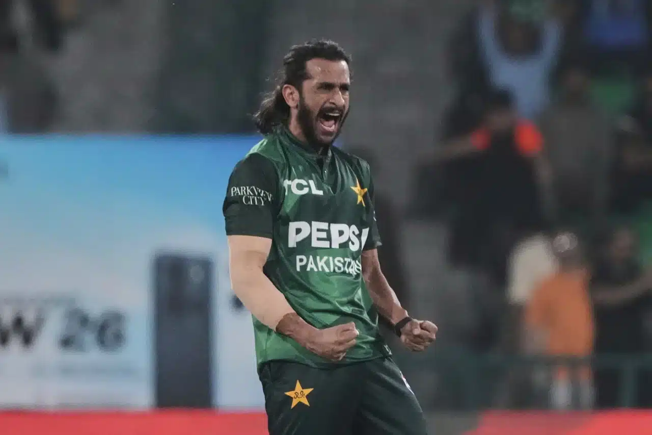 A grand ceremony was held during the final match of PSL X, paying tribute to the Pakistan Navy.
Chief of Naval Staff Admiral Naveed Ashraf graced the event as a special guest, accompanied by Federal Finance Minister Muhammad Aurangzeb, with former PCB chairman Najam Sethi also in attendance at the memorable occasion.
Renowned singers Abrarul Haq, Nadeem Abbas, and others captivated the audience with their powerful performances, as the stadium echoed with chants of “Long live Pakistan Army.”
The ceremony concluded with a dazzling fireworks display that illuminated the night sky. The PSL X final served not only as a cricketing spectacle but also as a vibrant expression of national unity.