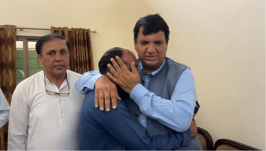 People living at LoC are our real heroes: Amir Muqam