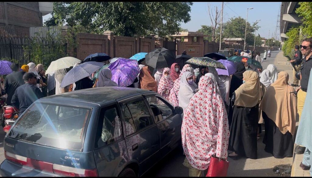 LHWs Protest outside KP assembly for upgradation, service structure