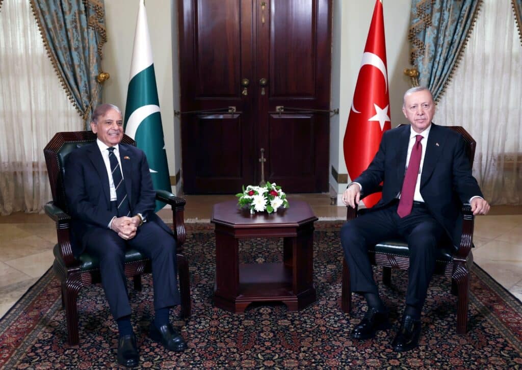 PM Shehbaz arrives at Turkish Presidential Palace, meets President Erdogan