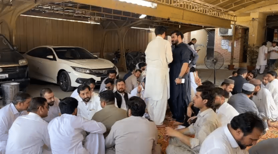 KP assembly speaker forms panel to negotiate with protesting govt employees