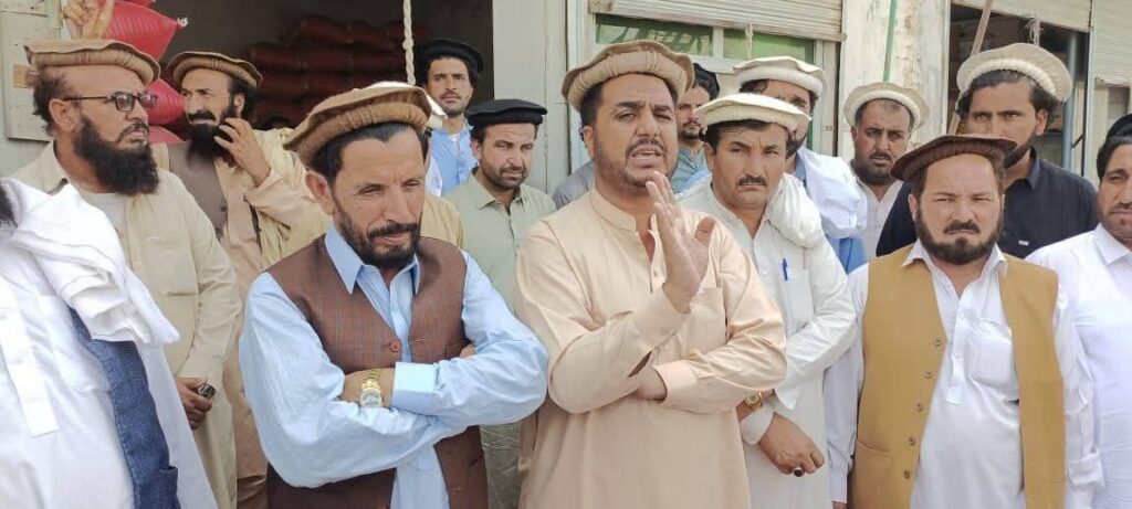 threaten strikes over ANgor AAdda closure