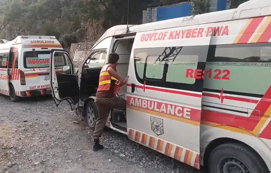 15 tourists injured as van plunged in Nathiagali Abbottabad