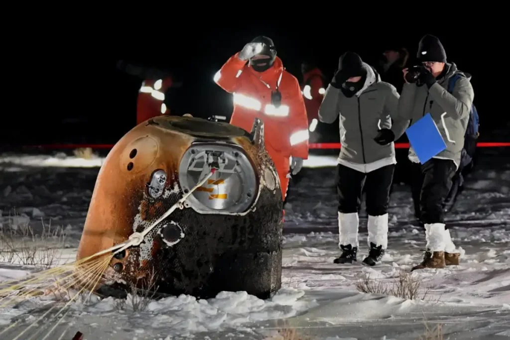 Breakthrough: Scientists Extract Water, Oxygen, and Fuel From Moon Soil Using Sunlight