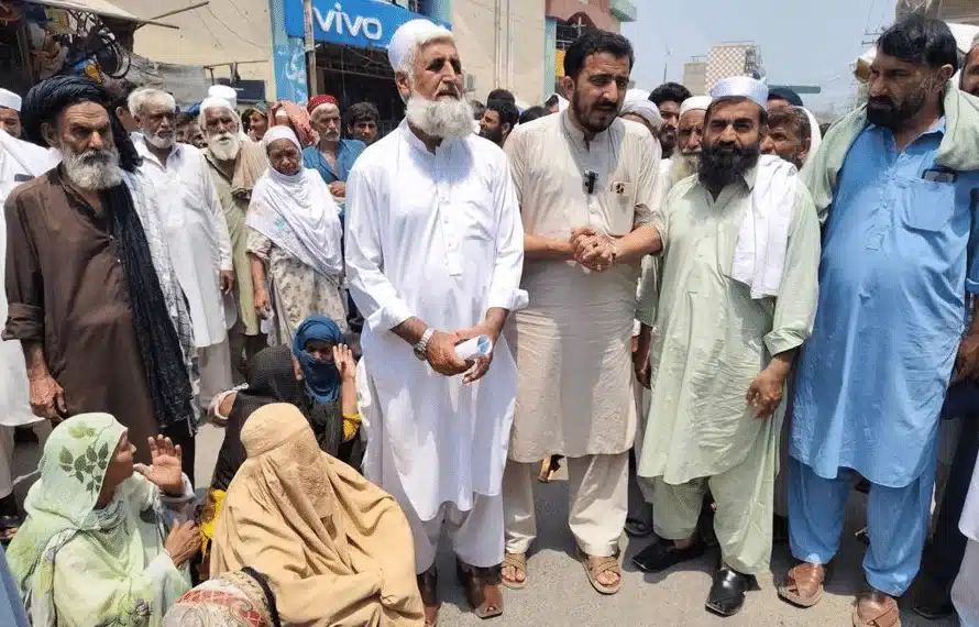 Bannu municipal staff protest pending salaries