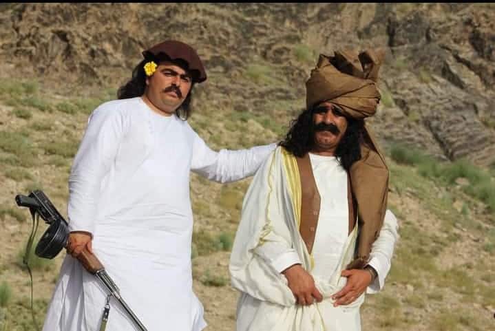 A violent clash erupted in the Dazh Ghondai area of South Waziristan Lower after terrorists attacked Allah Noor, the brother of late Malik Aslam Noor, and his companions. The incident occurred when they were returning home from Wana Bazaar. Sources report that terrorists set up a checkpoint and launched a sudden attack, leading to a fierce gunfight between the attackers and the family of late Malik Khadeen. Heavy firing continues in the area, with fears of casualties and injuries.