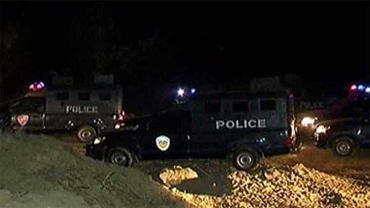 Police arrested a wanted criminal, Imtiaz Hussain, following an armed encounter in the Tambulak area of Bypass Road. The accused, a resident of Para Chinar (Rawalpindi), was wanted in multiple serious cases across different police stations.