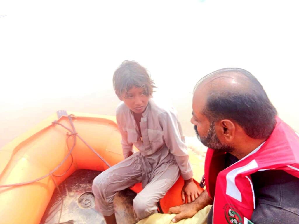 Over 2,000 workers evacuated in Kohat as indus flood risk grows