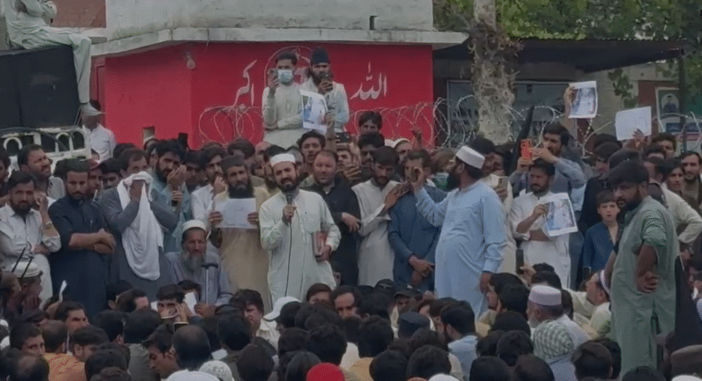 The local Peace Jirga in Bajaur has set a 6 pm deadline today to finalize negotiations between security forces and outlawed TTP militants. All parties have agreed to maintain a ceasefire during the talks.