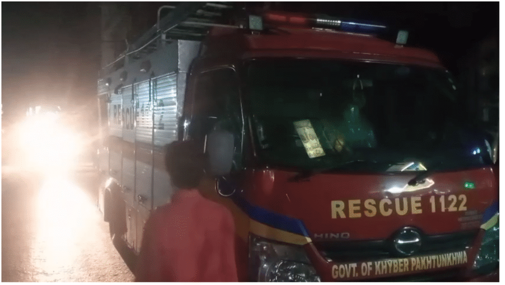 Rescue 1122 Swiftly Controls House Fire in Peshawar’s Dabgari Garden