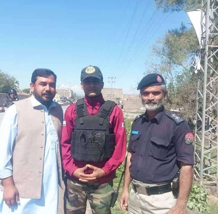 Three people, including a police inspector, were killed in a targeted attack on Warsak Road in Peshawar on [date]. According to police, unidentified gunmen on motorcycles opened fire on a car near the Dar Mangi area. The victims—identified as Machni Gate Inspector Ali Hussain and two civilians—died on the spot.