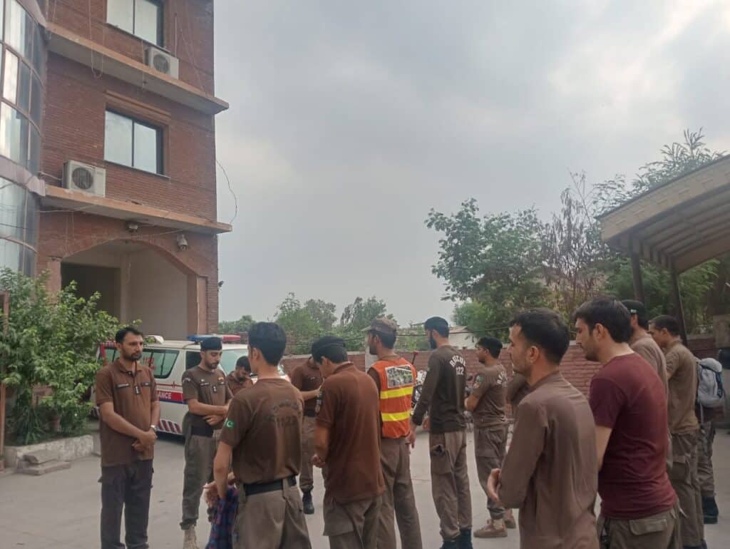 On the instructions of Director General Rescue Muhammad Tayyab Abdullah and District Emergency Officer Ghayur Mushtaq Khan, teams of Rescue 1122 Peshawar have left to participate in the ongoing relief operations in Buner. Over 40 trained rescuers and 10 ambulances, led by Station House Incharge Zeeshan Kan, have been dispatched to the affected area, where they will likely participate in search and rescue, medical assistance and evacuation operations.