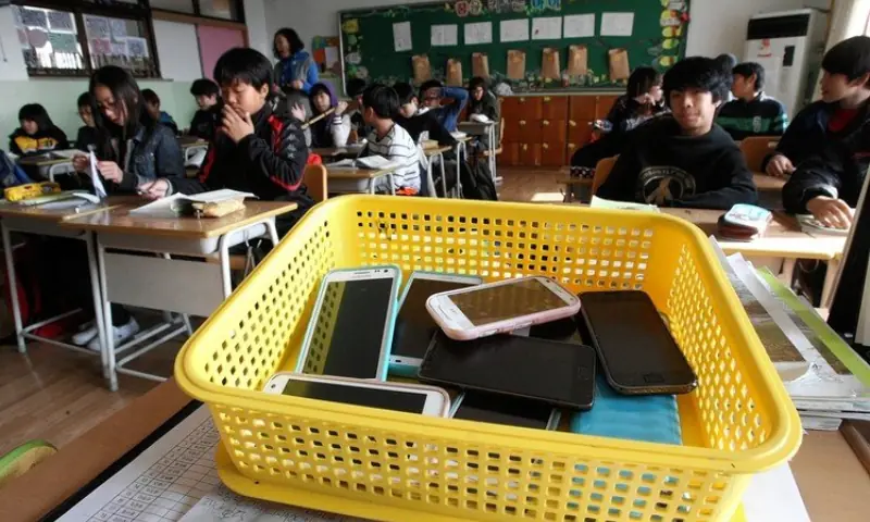 smartphones banned