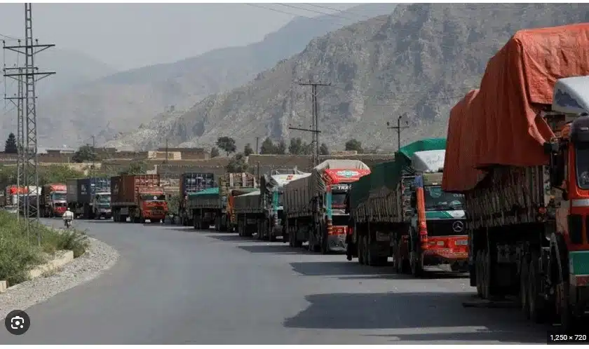 More than 2,000 Pakistani trucks stranded in Afghanistan, drivers suffer