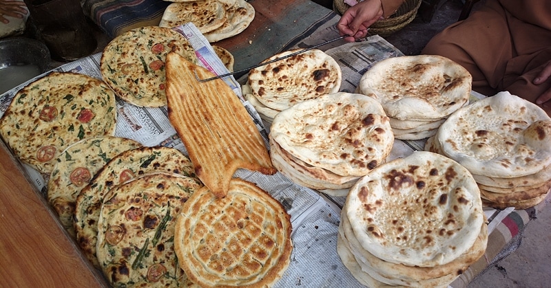 Nanbais in Peshawar move to raise roti prices amid flour crisis in KP
