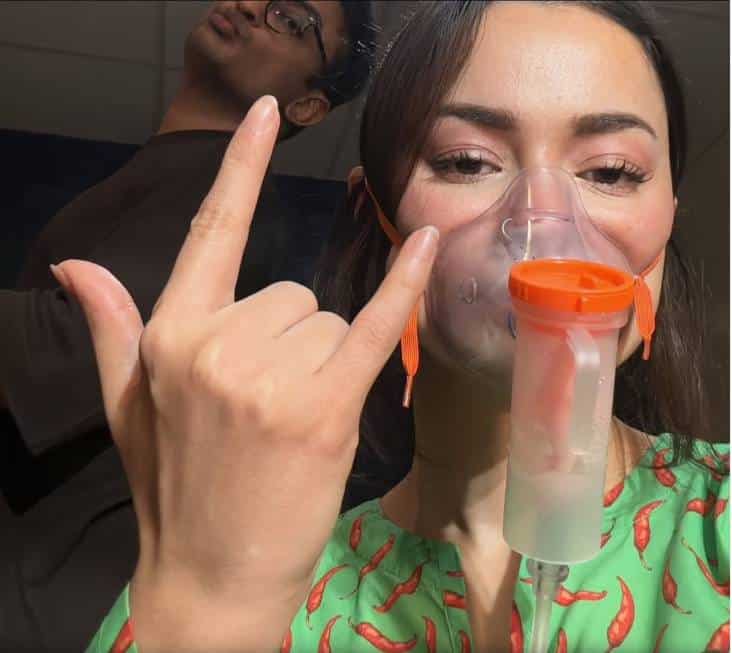 Oxygen mask photo sparks concern over Hania Aamir’s health