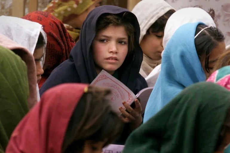 Quetta to close unregistered Afghan refugee schools, deport teachers and students