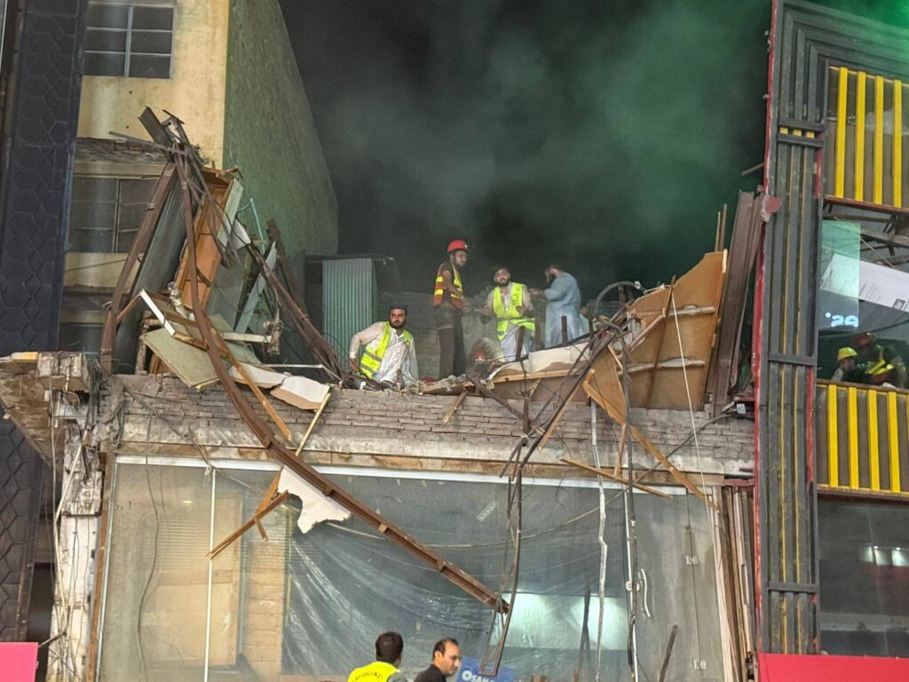 Building collapse in Peshawar’s Saddar Bazaar claims one life